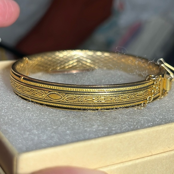 Jewelry - Vintage gold damascene bangle bracelet